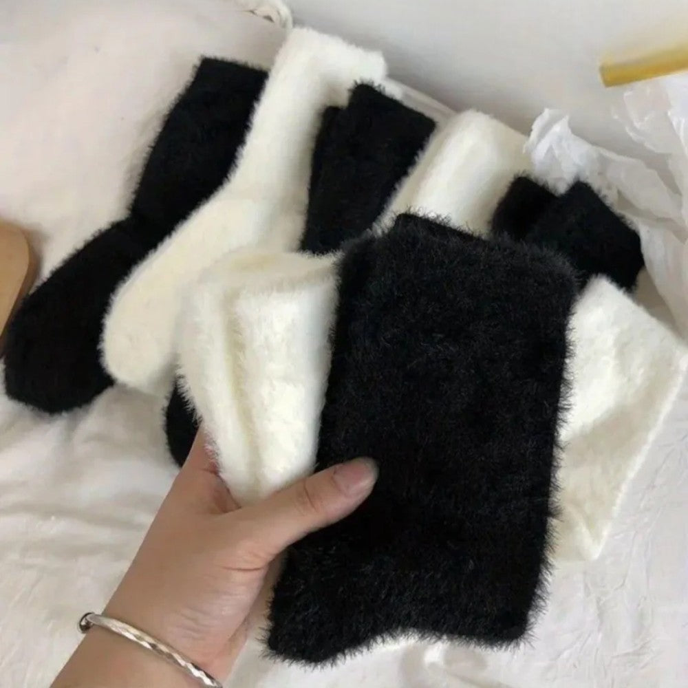 Kadın 2 Çift Peluş Kışlık Termal Uyku Çorabı Siyah Beyaz